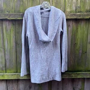 Mandee gray sweater tunic sz. L